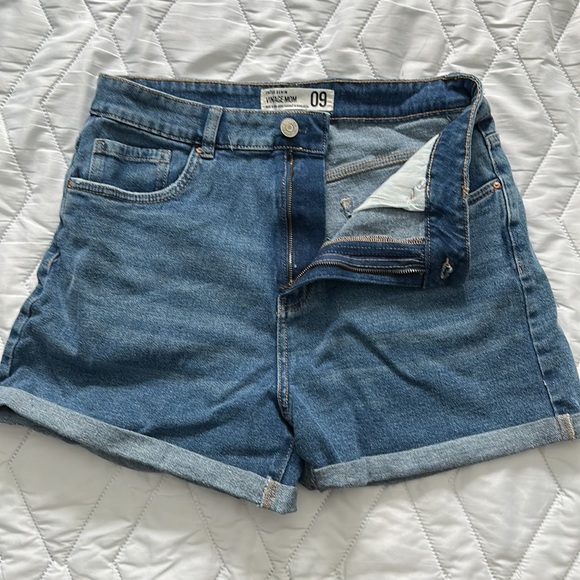 Refuge Denim “Vintage Mom” Jean Shorts - Picture 2 of 3